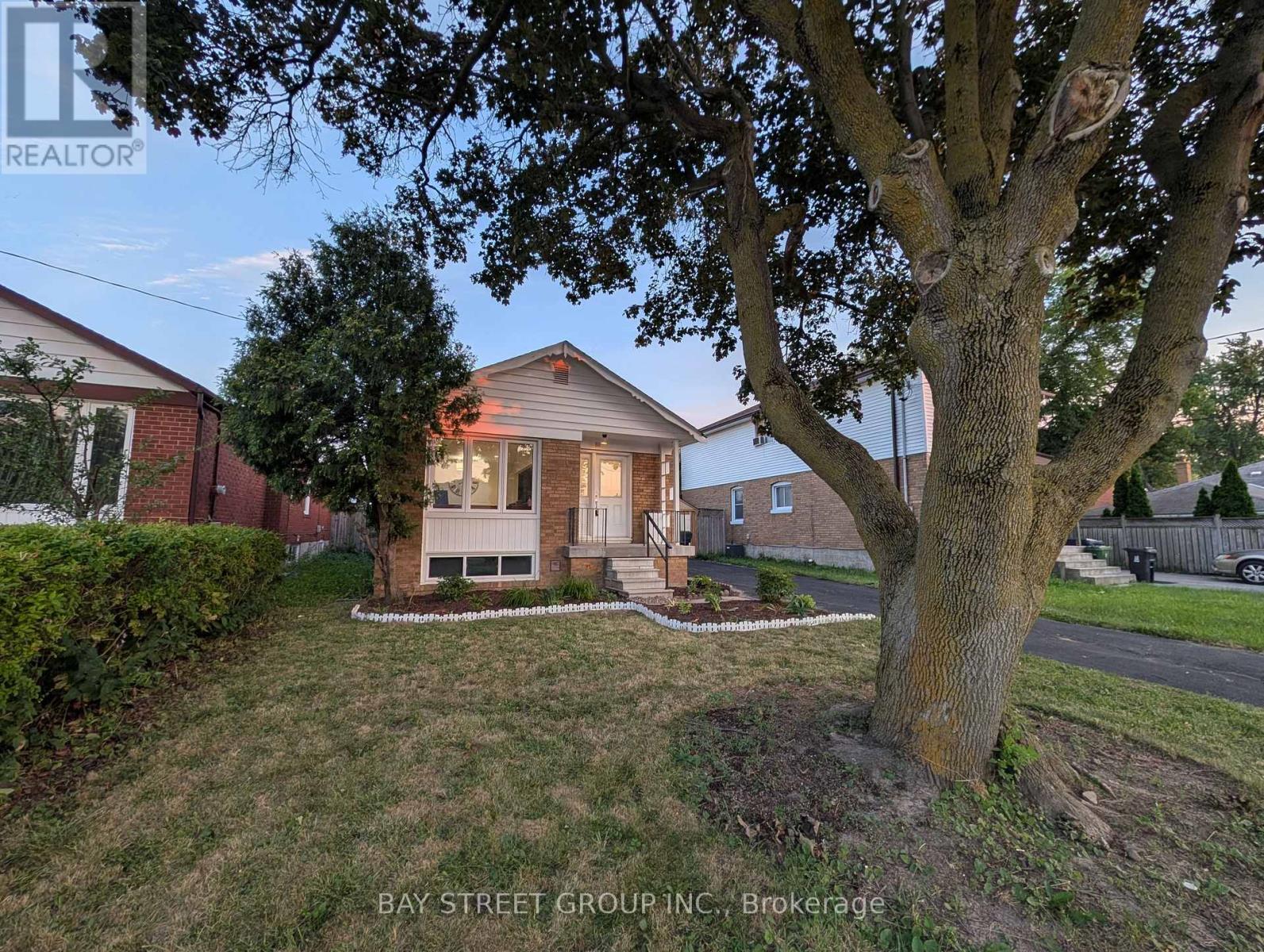 88 Frey Crescent, Toronto, Ontario  M1R 2C8 - Photo 2 - E13575052