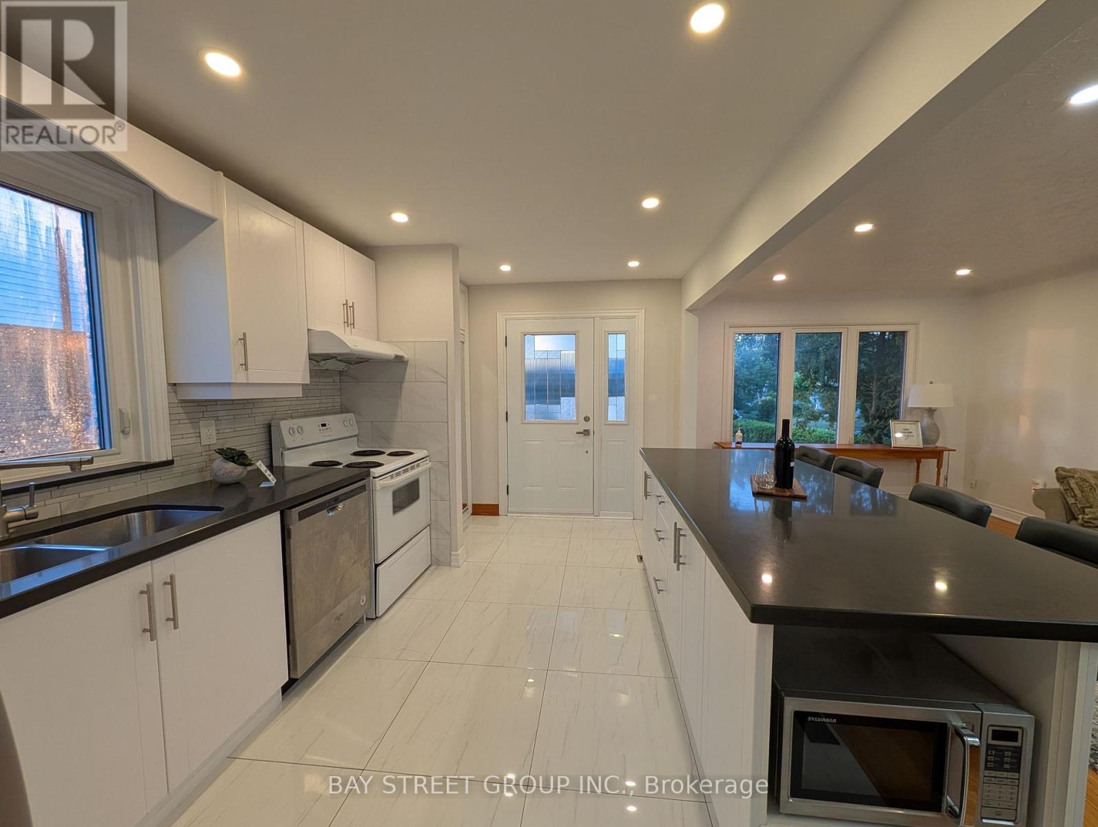 88 Frey Crescent, Toronto, Ontario  M1R 2C8 - Photo 4 - E13575052