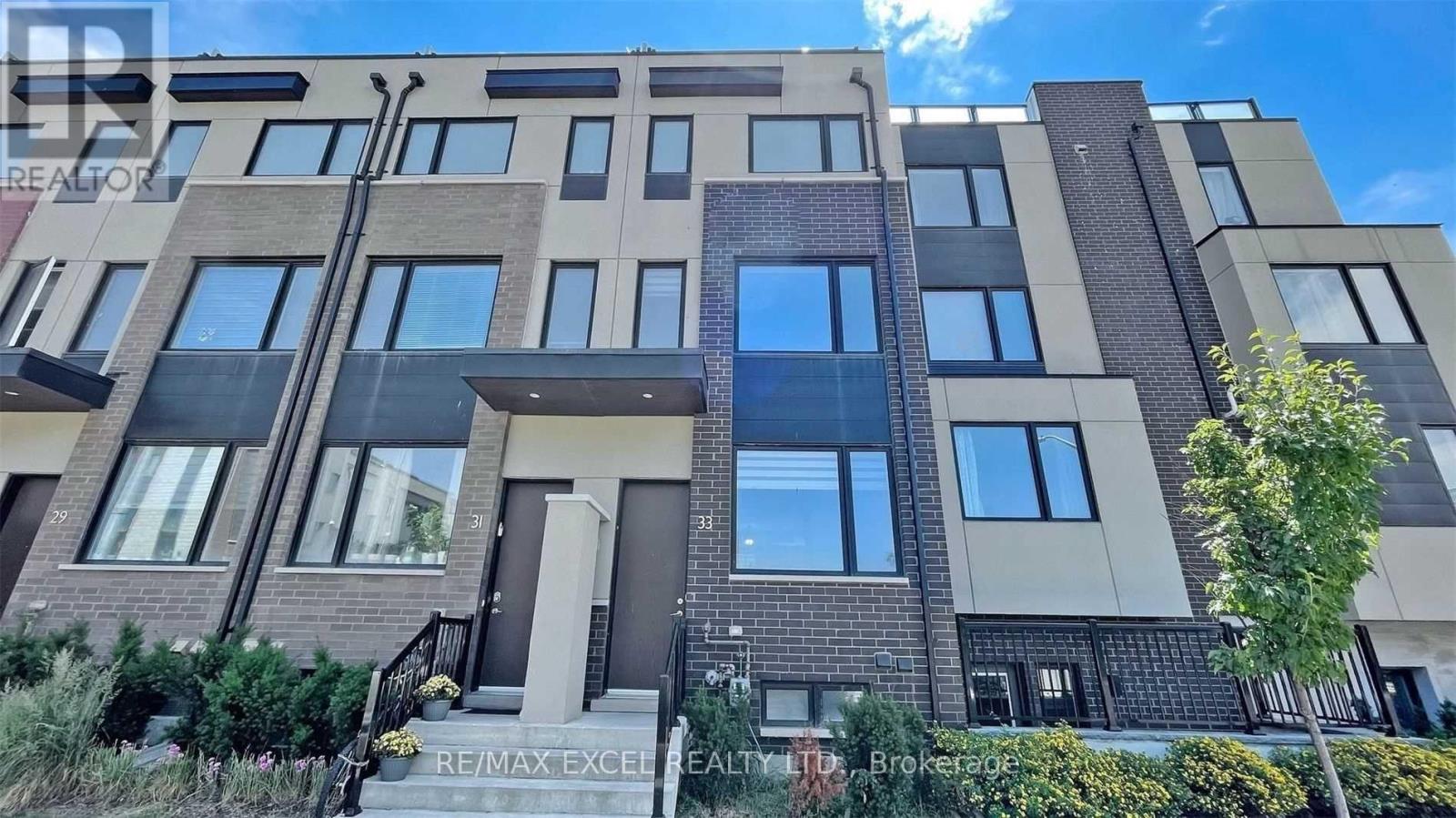 33 THOMAS MULHOLLAND DRIVE, Toronto, Ontario