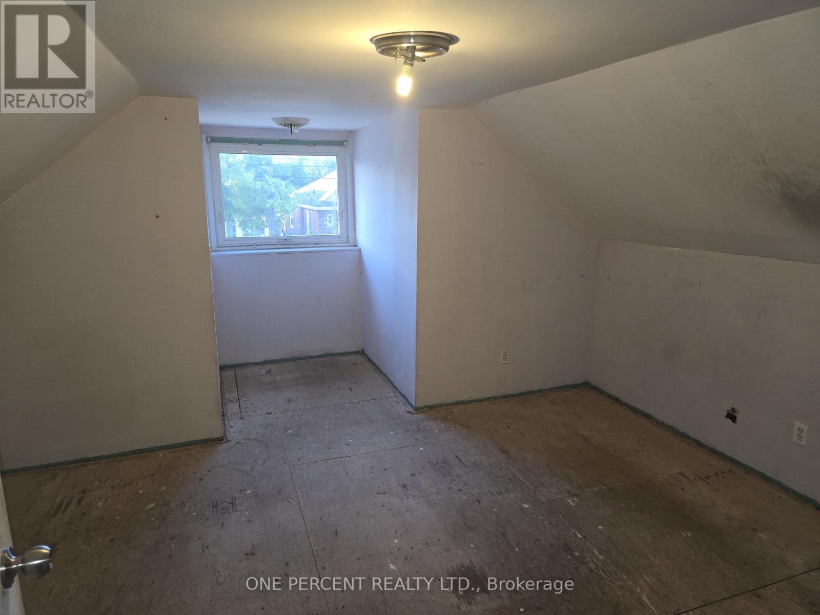 536 Queensdale Avenue E, Hamilton, Ontario  L8V 1L2 - Photo 8 - X13487372