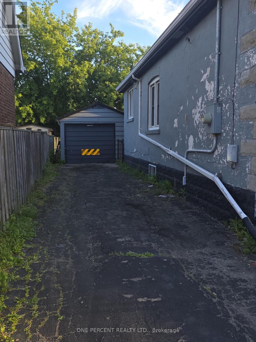 536 Queensdale Avenue E, Hamilton, Ontario  L8V 1L2 - Photo 2 - X13487372
