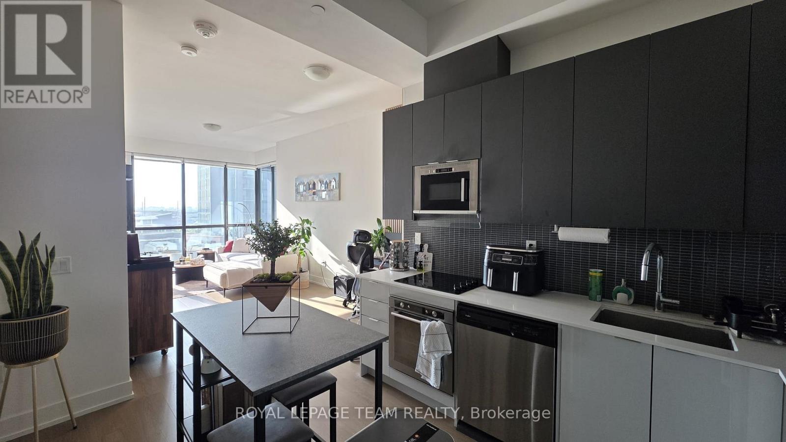 501 - 2916 HIGHWAY 7, Vaughan (Concord)