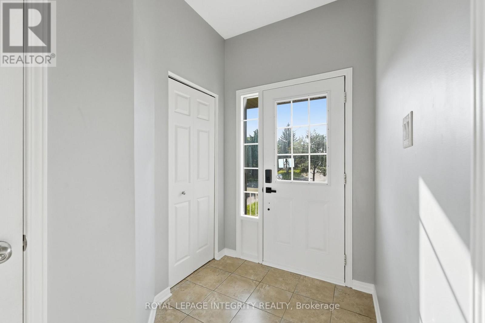 300 Rolling Meadow Crescent, Ottawa, Ontario  K1W 0A7 - Photo 2 - X13575214