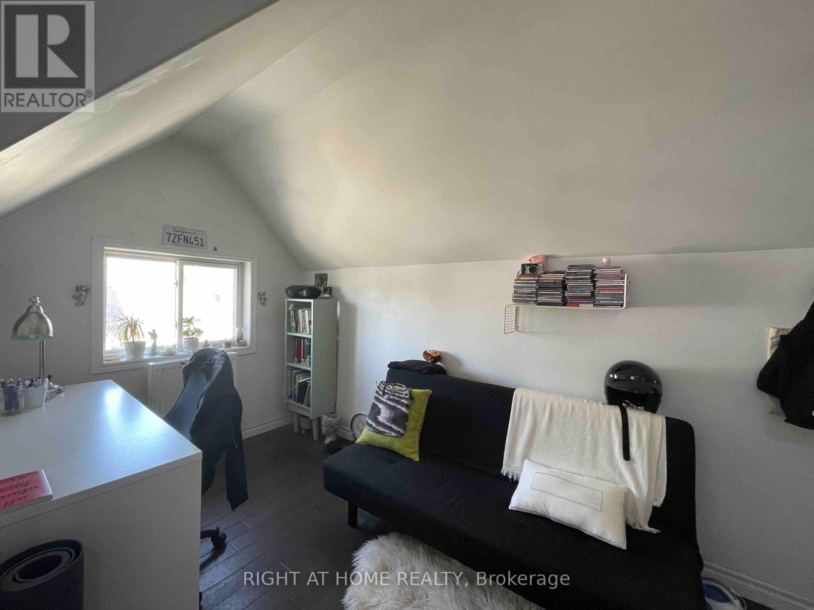 2 - 570 BATHURST STREET