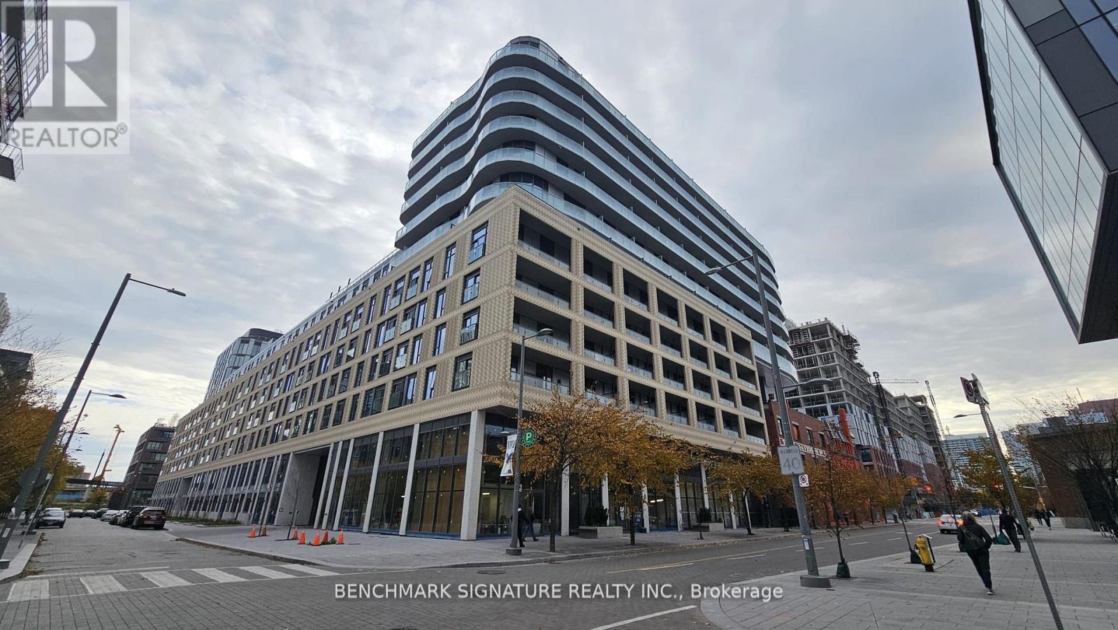 701 - 425 FRONT STREET E
