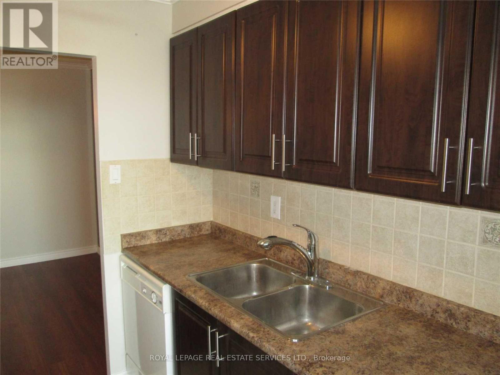 1510 - 966 Inverhouse Drive, Mississauga, Ontario  L5J 4B6 - Photo 5 - W13575226