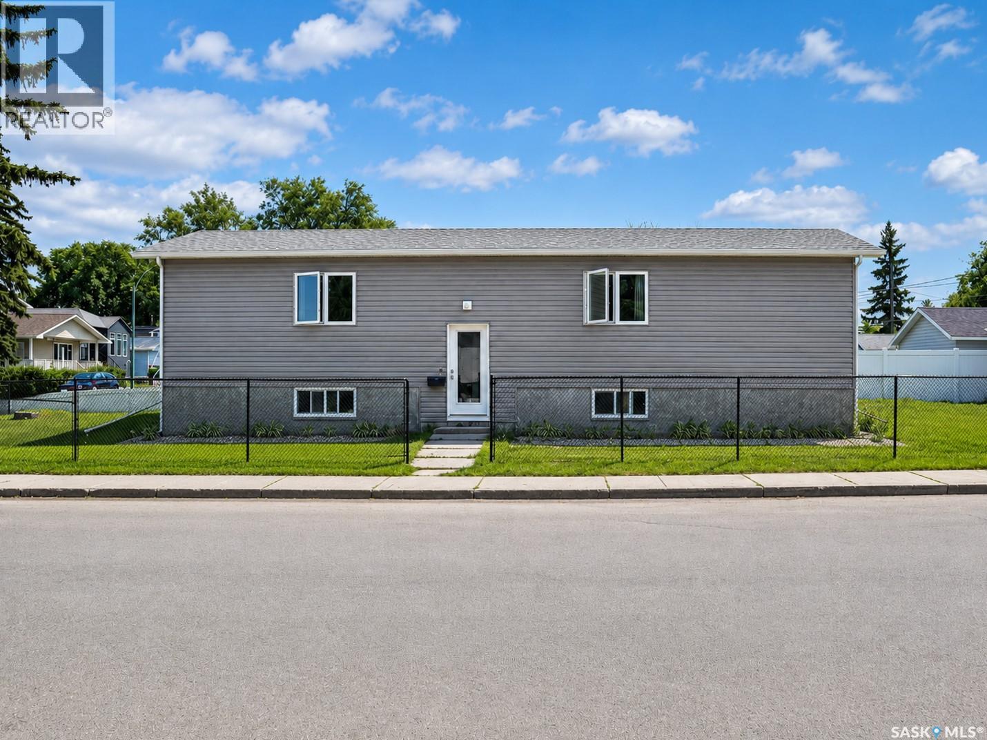 2100 Edgar Street, Regina, Saskatchewan  S4N 3K7 - Photo 4 - SK042823