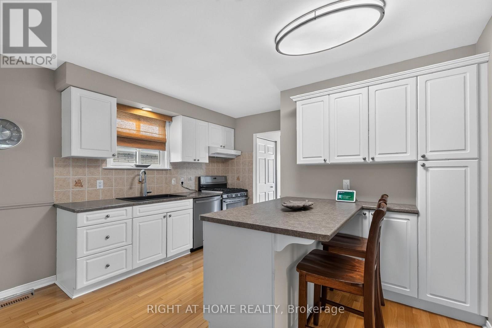 27 Dyer Street, St. Thomas, Ontario  N5R 5K2 - Photo 5 - X13575256