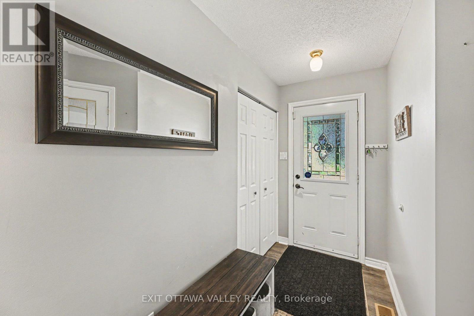 11 Maple Drive, Arnprior, Ontario K7S 3V3 - Photo 2 - X13575288