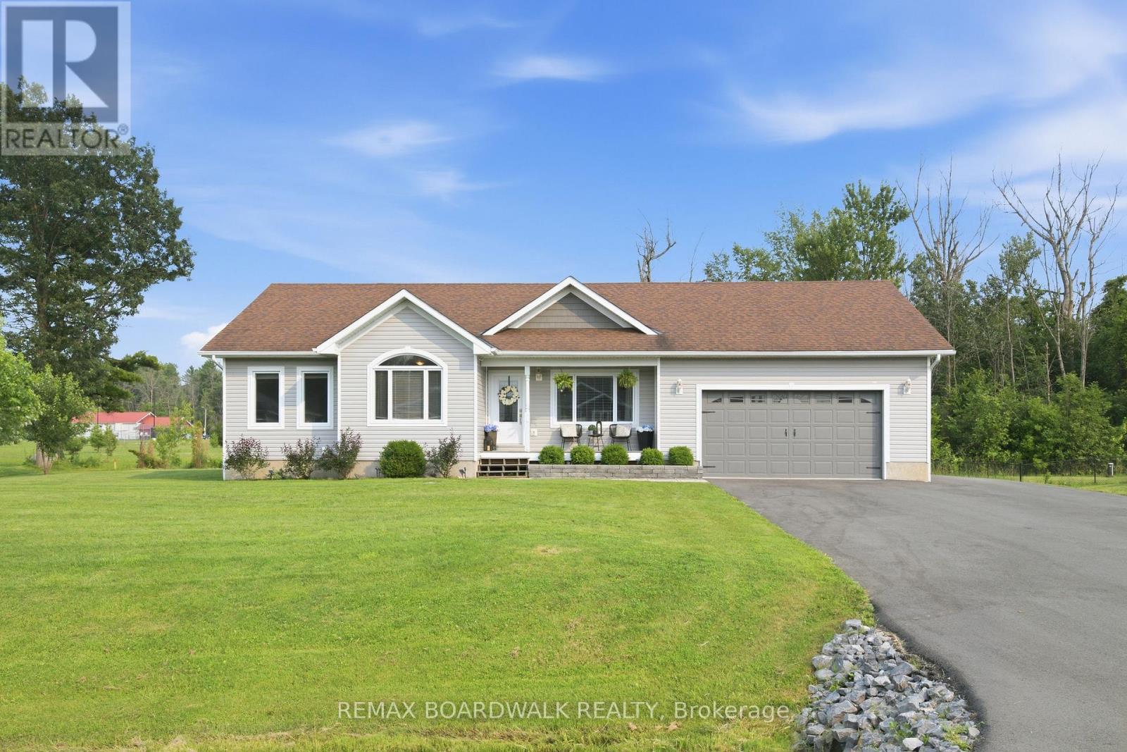 17 Albert Street, Edwardsburgh/cardinal, Ontario  K0E 1T1 - Photo 2 - X13575282