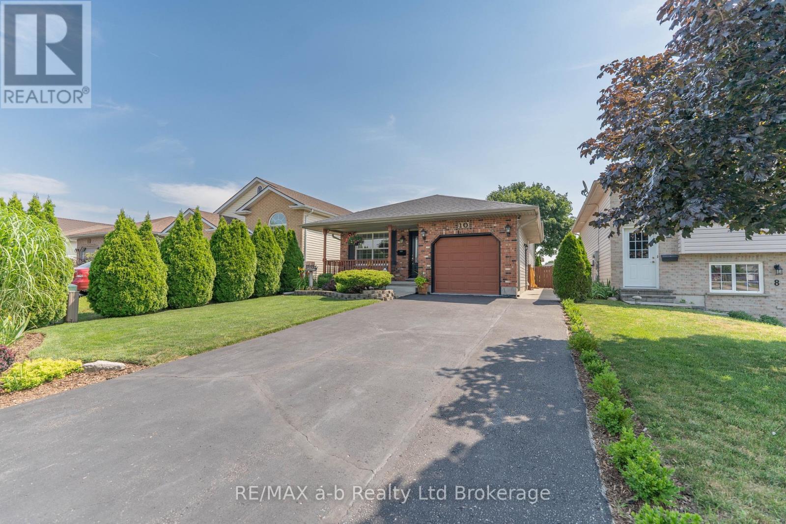 10 Peach Street, Tillsonburg, Ontario  N4G 5N8 - Photo 3 - X13575290