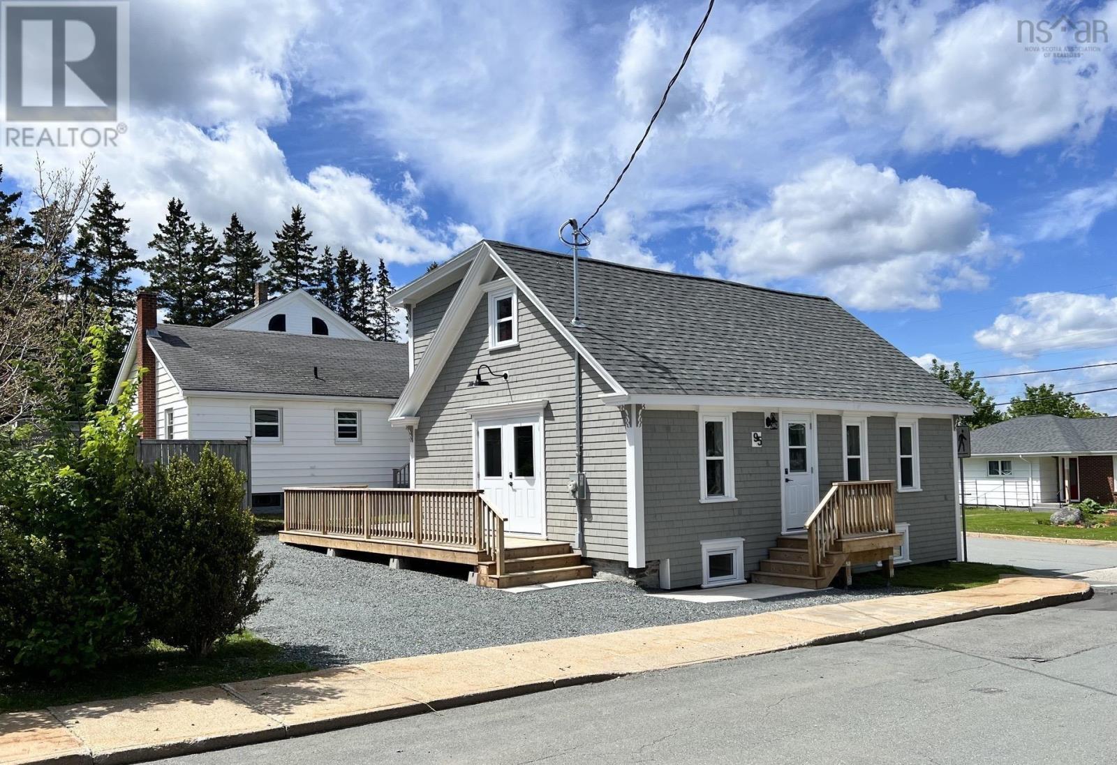 95 Cornwallis Street, Lunenburg, Nova Scotia  B0J 2C0 - Photo 1 - 202612723