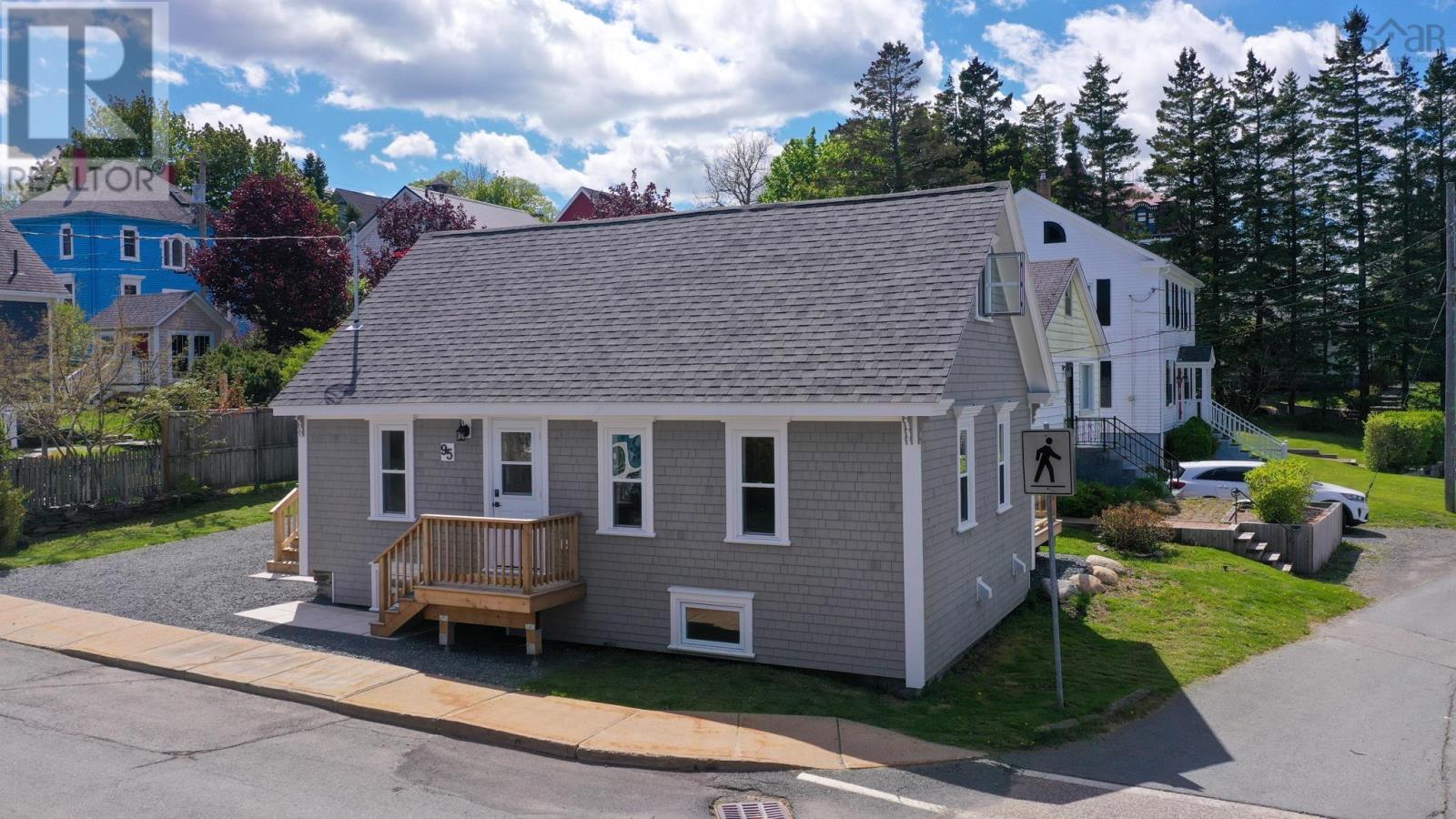 95 Cornwallis Street, Lunenburg, Nova Scotia  B0J 2C0 - Photo 3 - 202612723