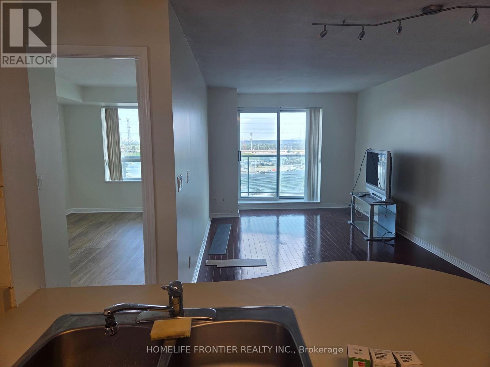 907 - 23 Oneida Crescent, Richmond Hill, Ontario  L4B 0A2 - Photo 8 - N13112164
