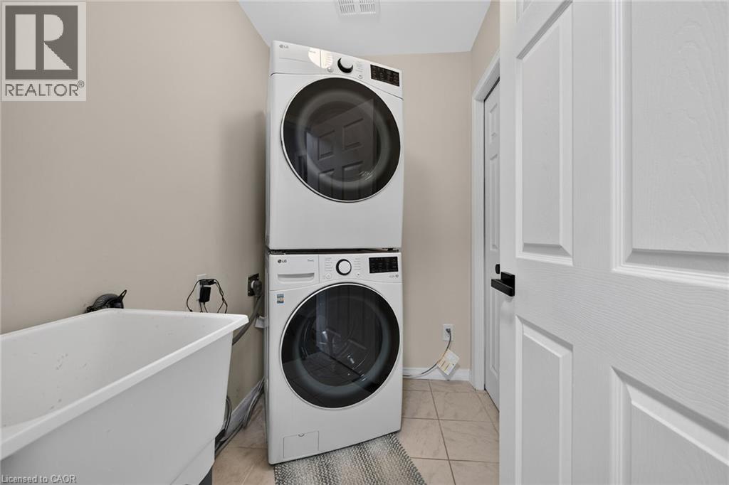 226 Dicenzo Drive, Hamilton, Ontario  L9B 2X7 - Photo 38 - 40848405