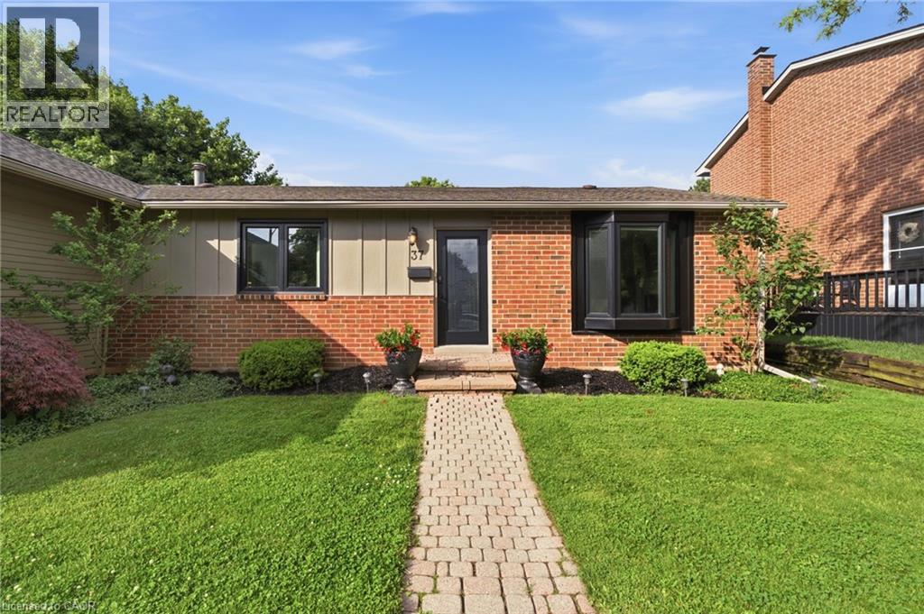 37 Melissa Crescent, Waterdown, Ontario  L9H 7C5 - Photo 5 - 40839637