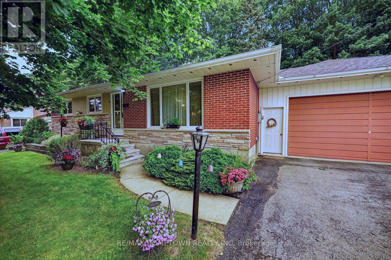 21 FAIRWAY CRESCENT, Brockville, Ontario