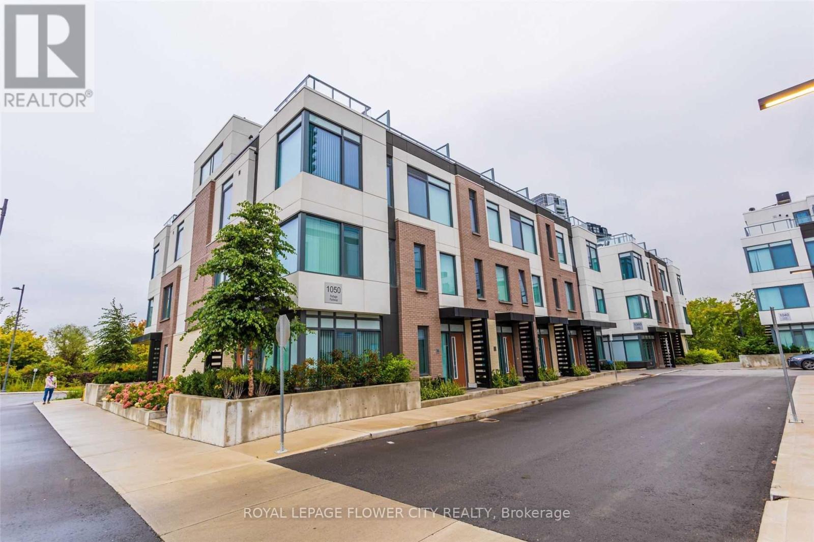 TH37 - 1050 PORTAGE PARKWAY W