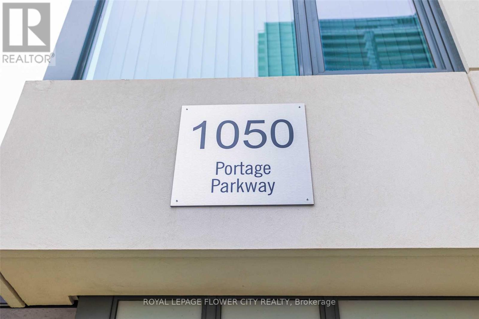 Th37 - 1050 Portage Parkway W, Vaughan, Ontario L4K 2M7 - Photo 3 - N13575690
