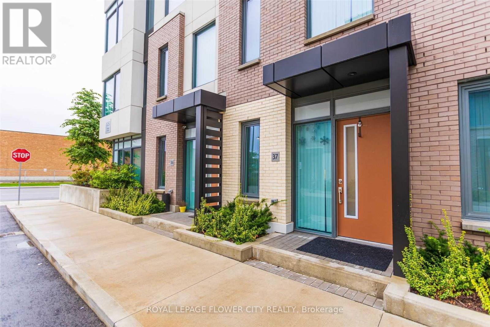 Th37 - 1050 Portage Parkway W, Vaughan, Ontario L4K 2M7 - Photo 5 - N13575690