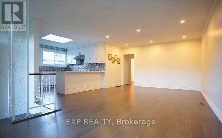 218 Ashlar Road, Richmond Hill, Ontario  L4C 2W6 - Photo 4 - N13575698