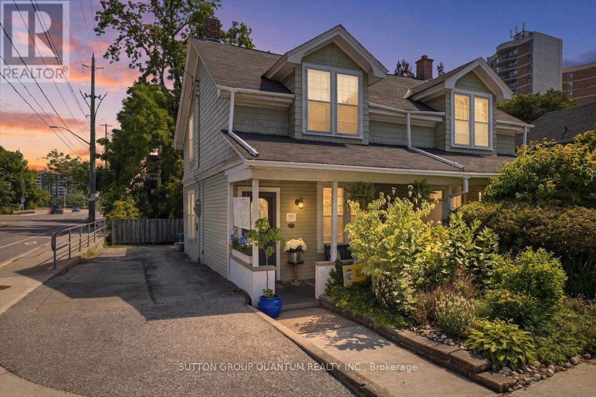 137 CHISHOLM STREET, Oakville, Ontario