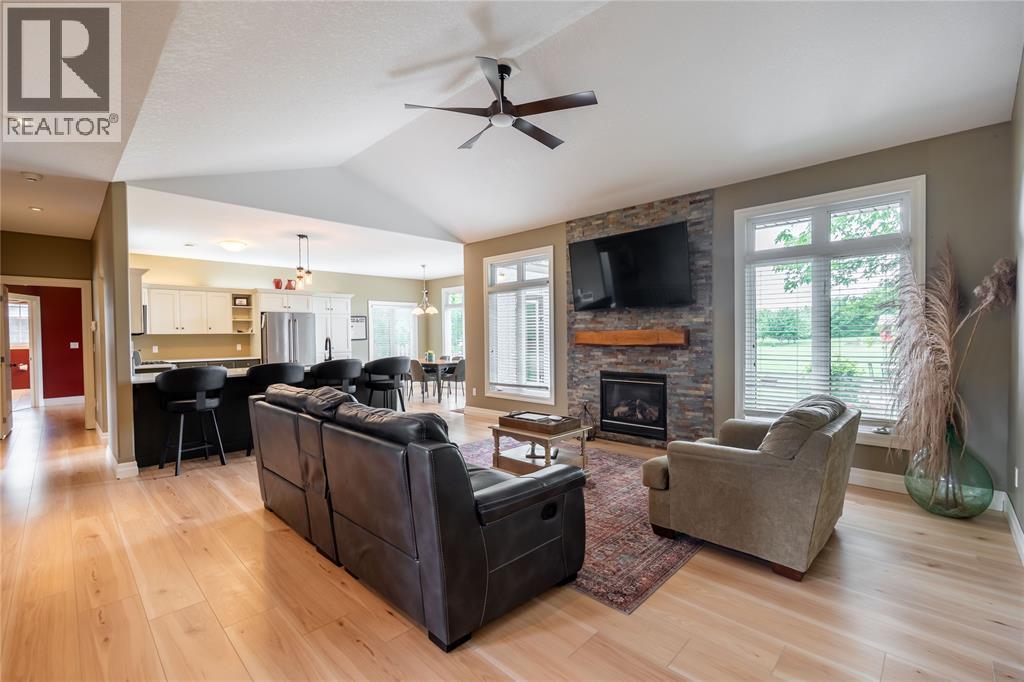 968 St Clair Parkway, Moore Township, Ontario  N0N 1M0 - Photo 5 - 26017255