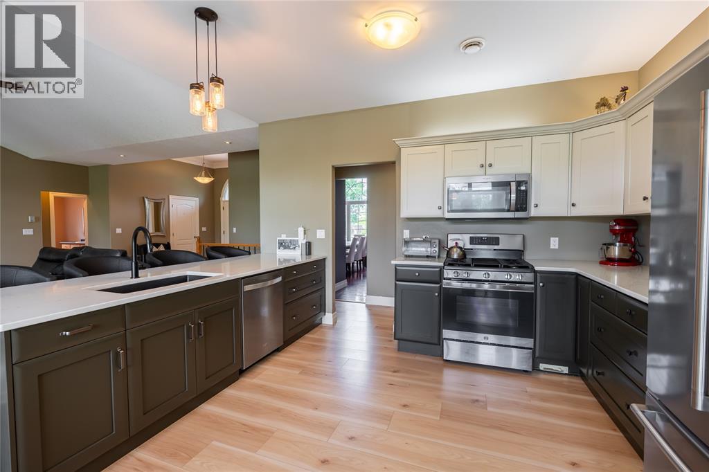968 St Clair Parkway, Moore Township, Ontario  N0N 1M0 - Photo 7 - 26017255