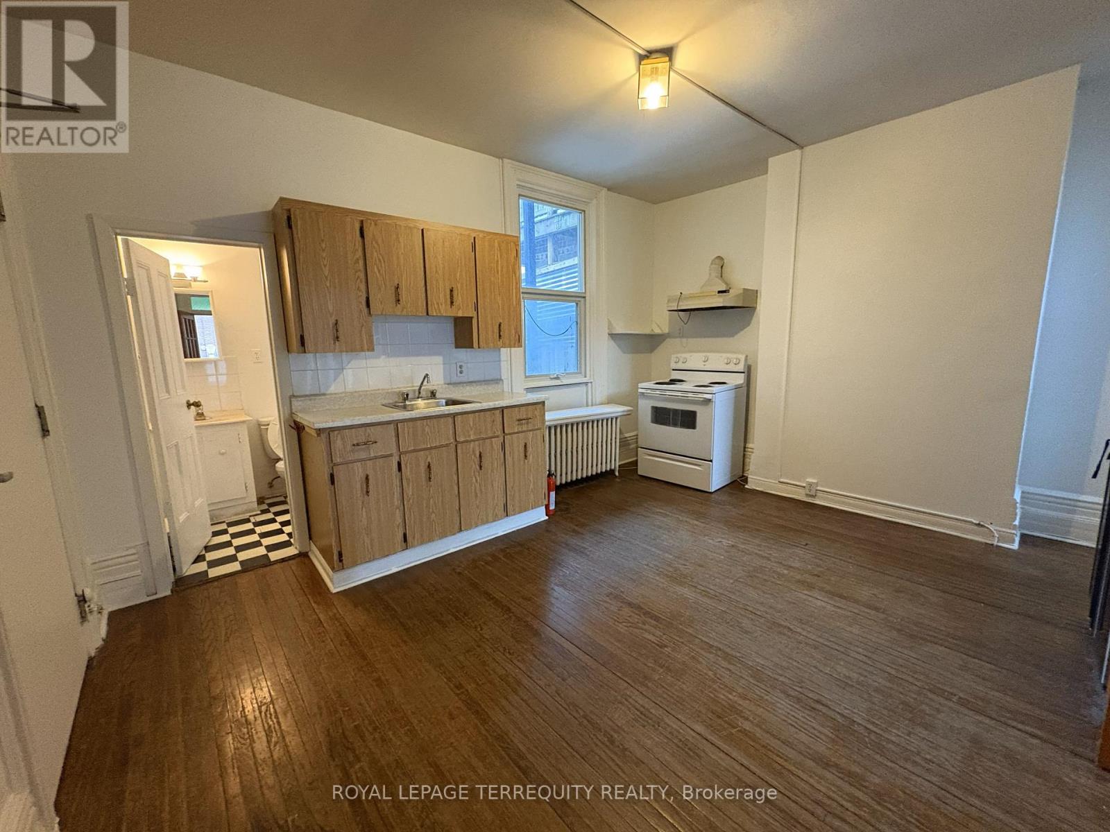 101 - 124 Baldwin Street, Toronto, Ontario  M5T 1L6 - Photo 3 - C13575992