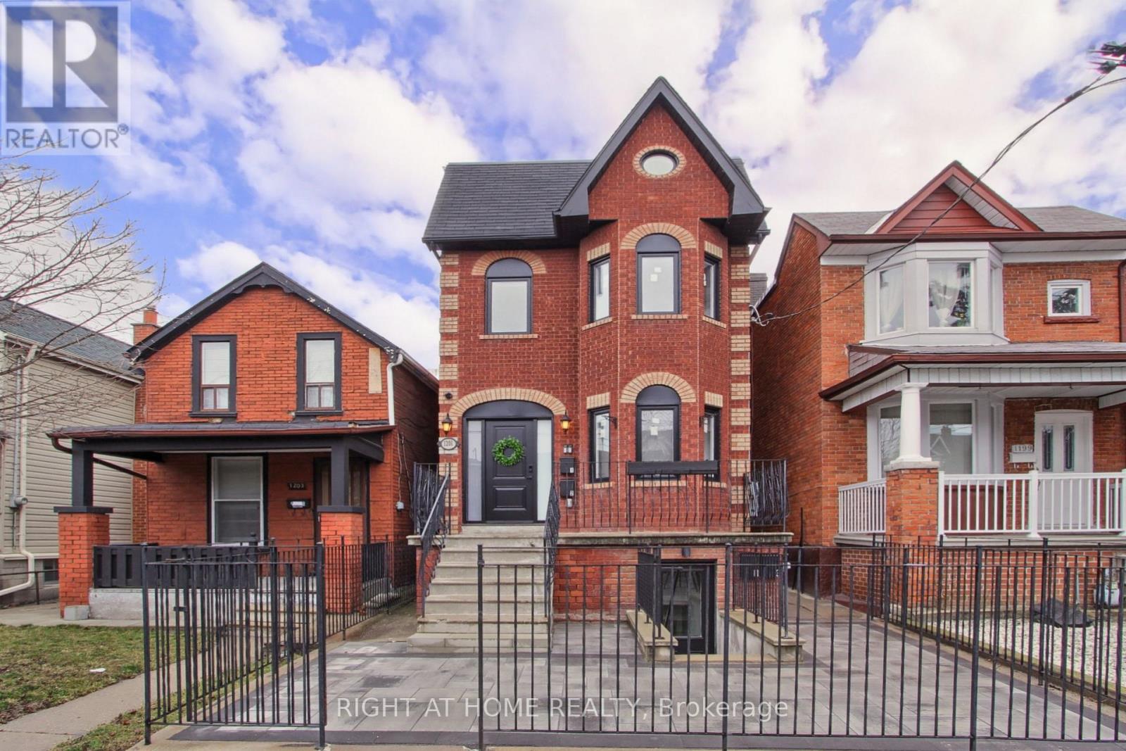 Unit 4 - 1201 Dovercourt Road, Toronto, Ontario  M6H 2Y1 - Photo 1 - C13576086