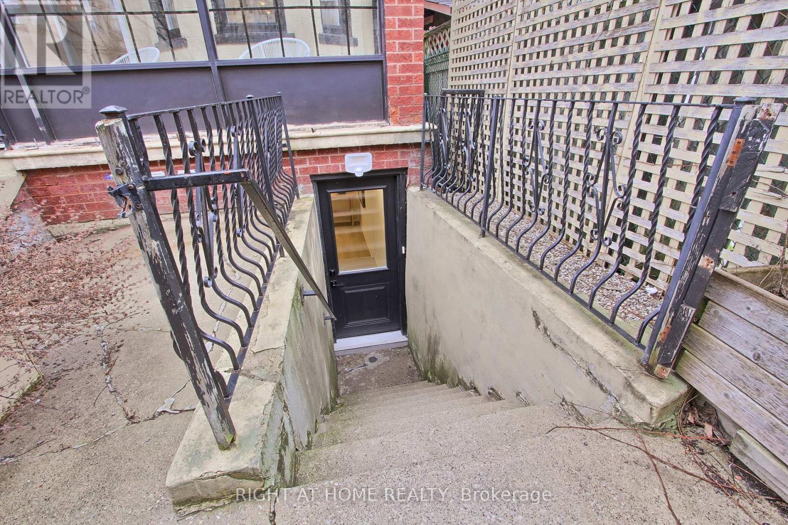 Unit 4 - 1201 Dovercourt Road, Toronto, Ontario  M6H 2Y1 - Photo 2 - C13576086