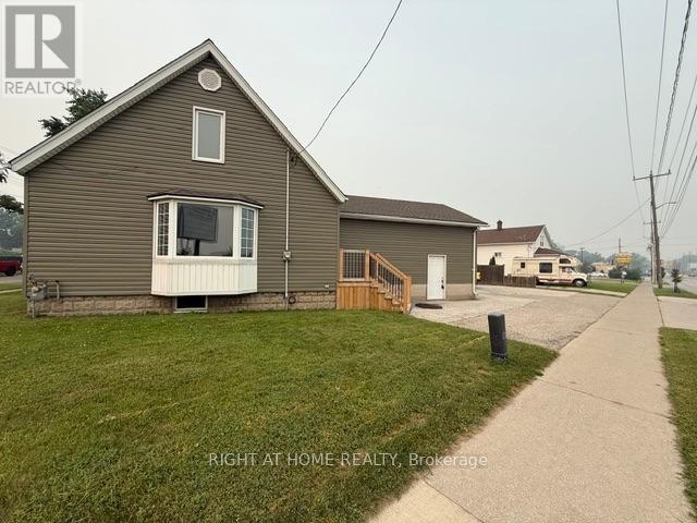 229 Water Street, Sarnia, Ontario  N7T 5T4 - Photo 2 - X13575788
