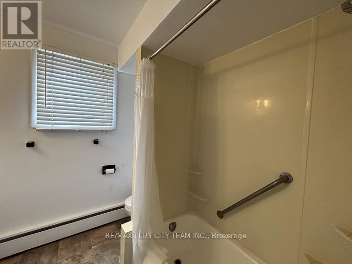 #02 - 164 Westmount Street, Oshawa, Ontario  L1J 4X4 - Photo 8 - E13575734