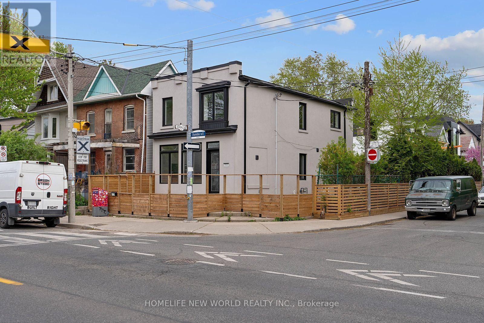 1842 DUNDAS STREET E