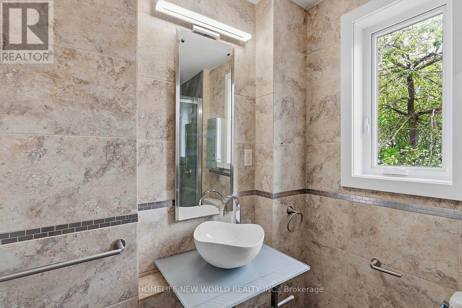 1842 Dundas Street E, Toronto, Ontario  M4L 1M5 - Photo 21 - E13576042