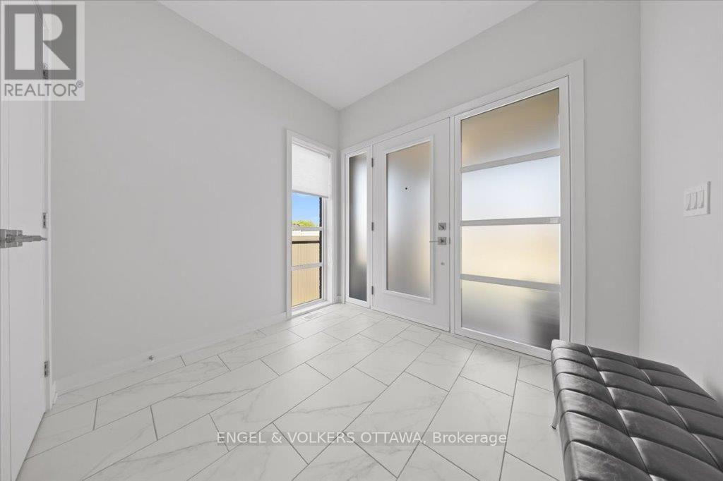 699 Honeydew Street, Ottawa, Ontario  K1X 0K5 - Photo 3 - X13575980