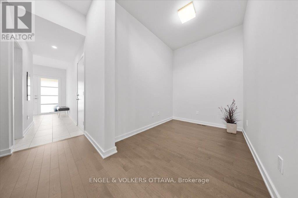 699 Honeydew Street, Ottawa, Ontario  K1X 0K5 - Photo 4 - X13575980