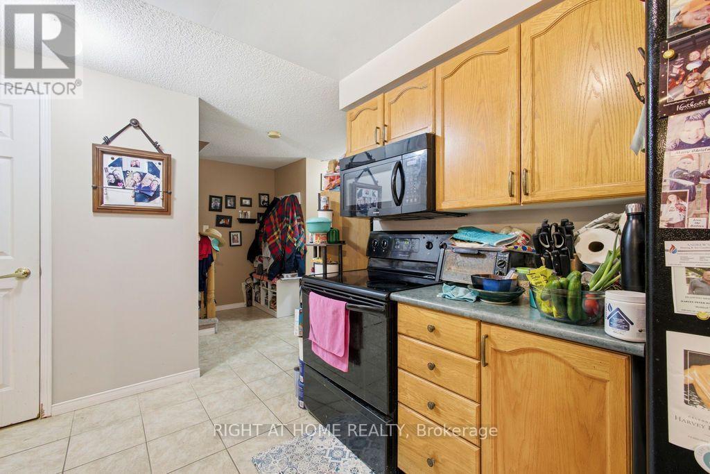 168 Sydenham Wells, Barrie, Ontario  L4M 6T3 - Photo 6 - S13575770