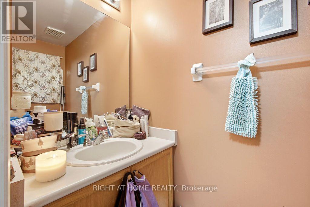 168 Sydenham Wells, Barrie, Ontario  L4M 6T3 - Photo 8 - S13575770