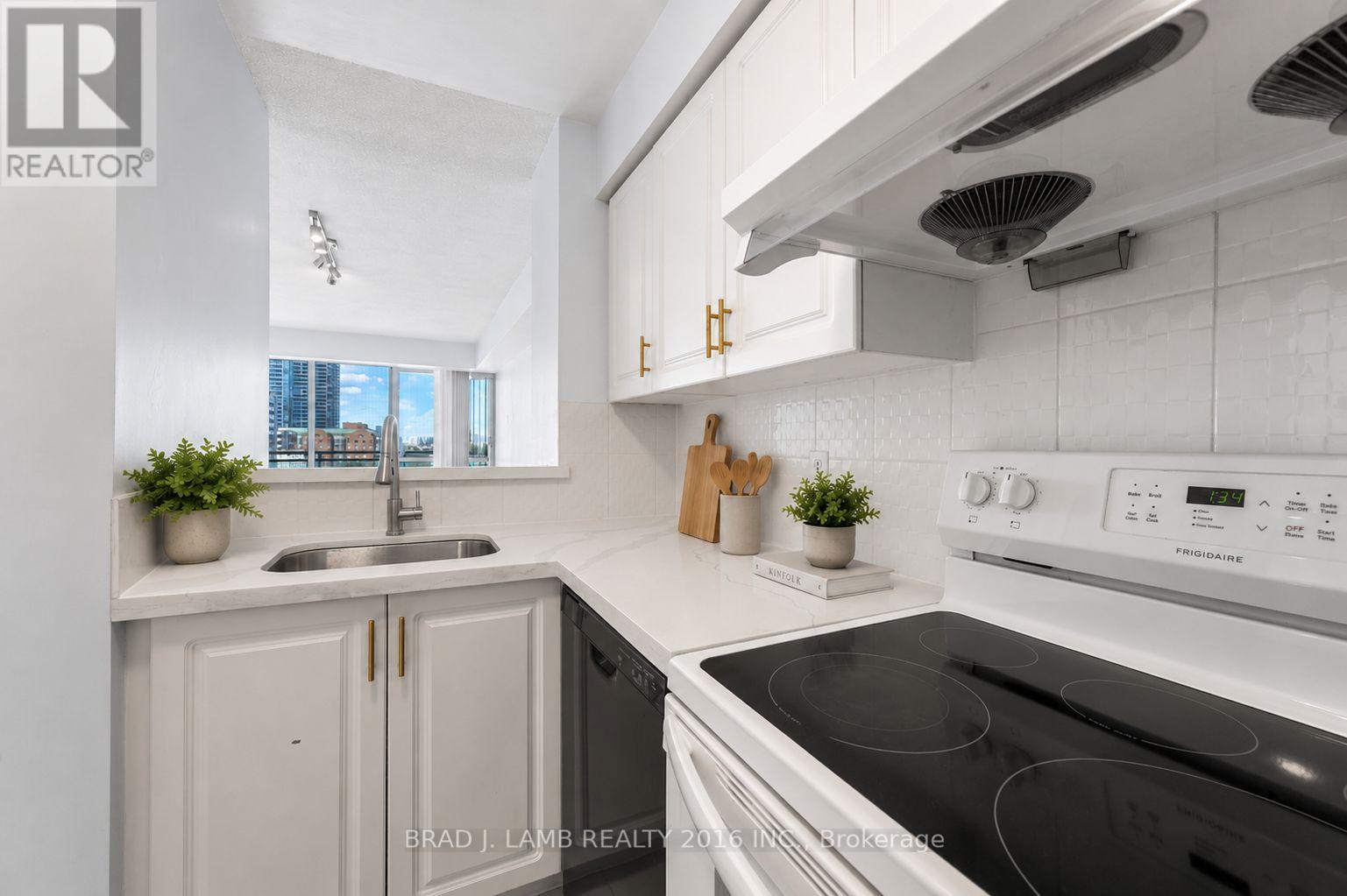 1110 - 8 Pemberton Avenue, Toronto, Ontario  M2M 4K8 - Photo 9 - C13575462