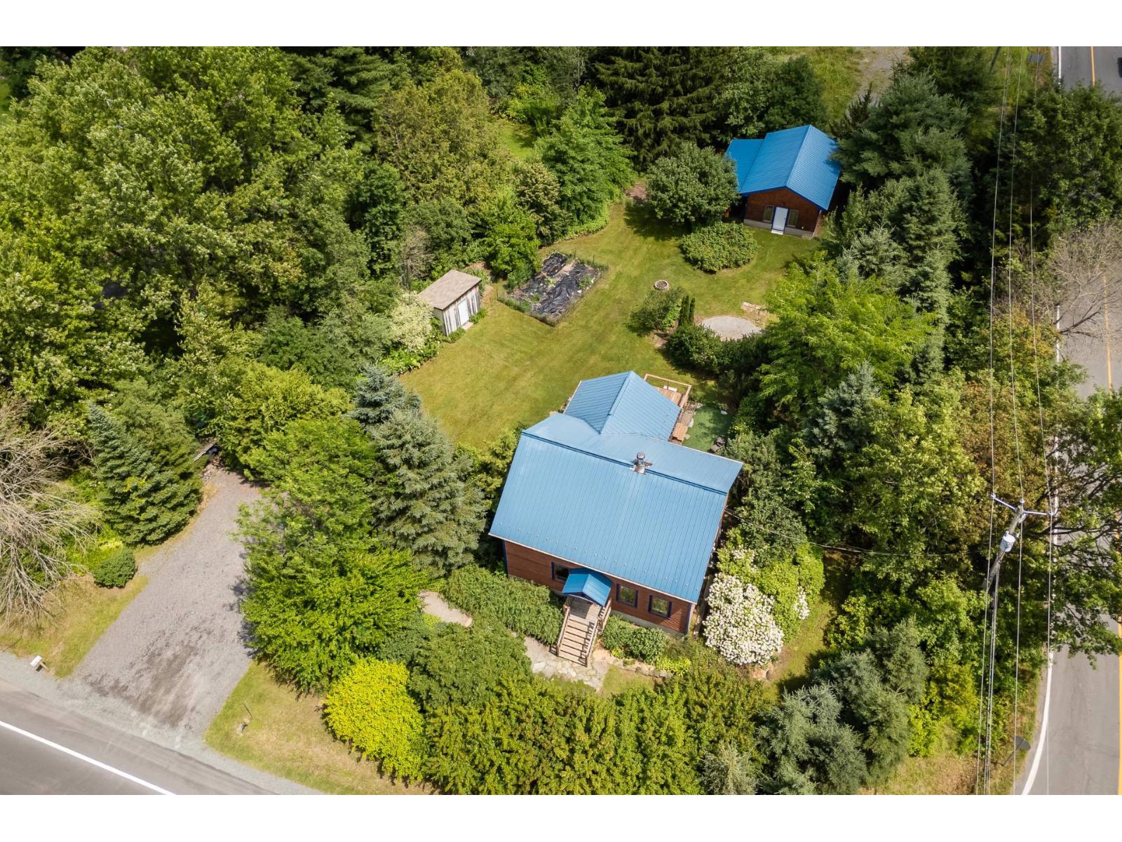 182 Rue Principale S. Sutton Quebec Canada J0E2K0 2