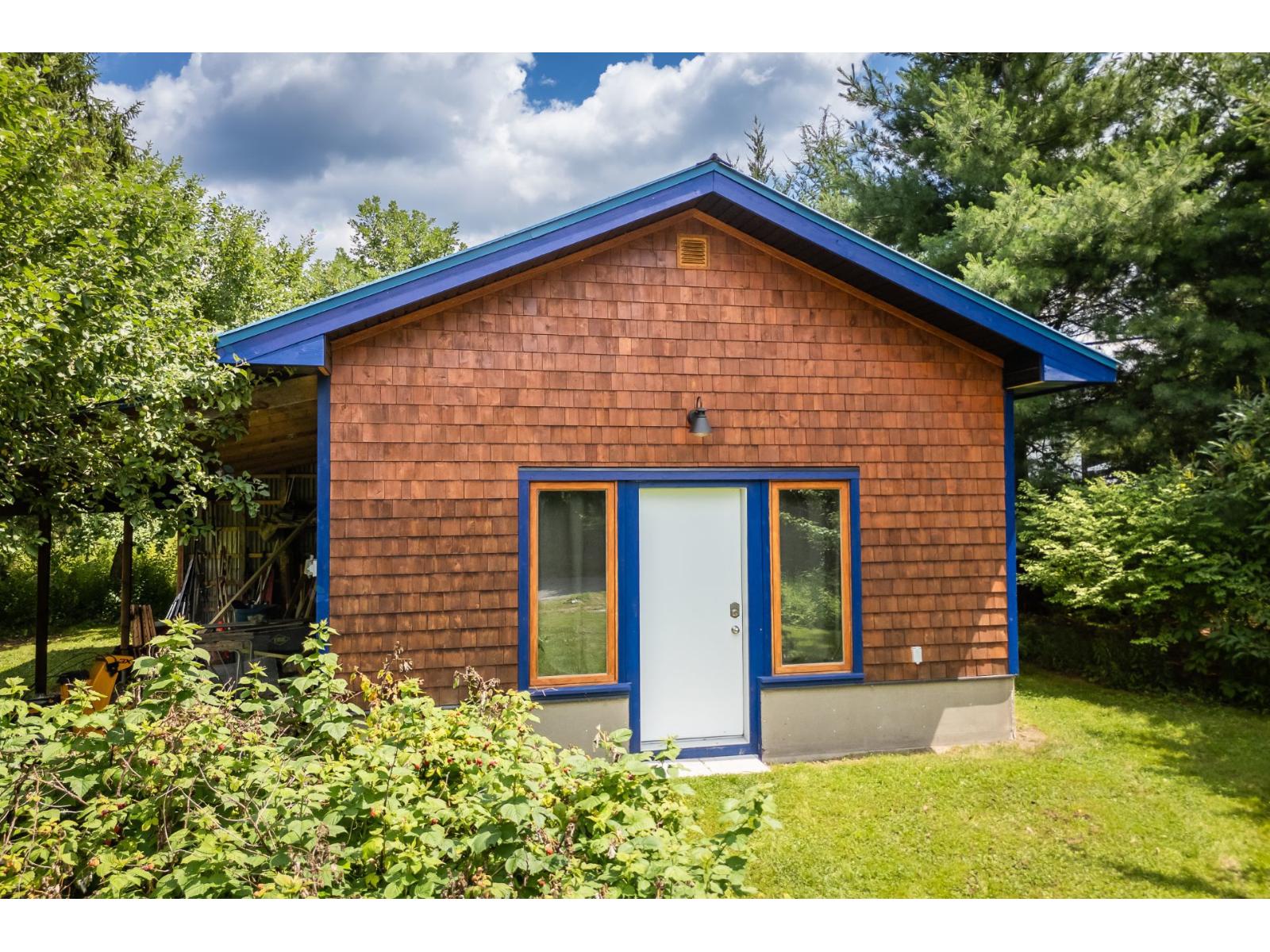 182 Rue Principale S. Sutton Quebec Canada J0E2K0 5
