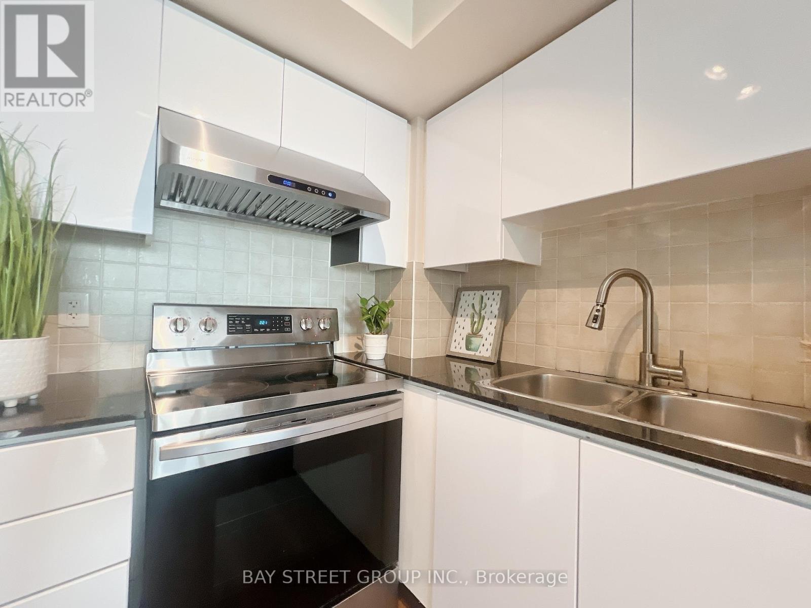 956 - 25 VIKING LANE, Toronto (Islington-City Centre West)