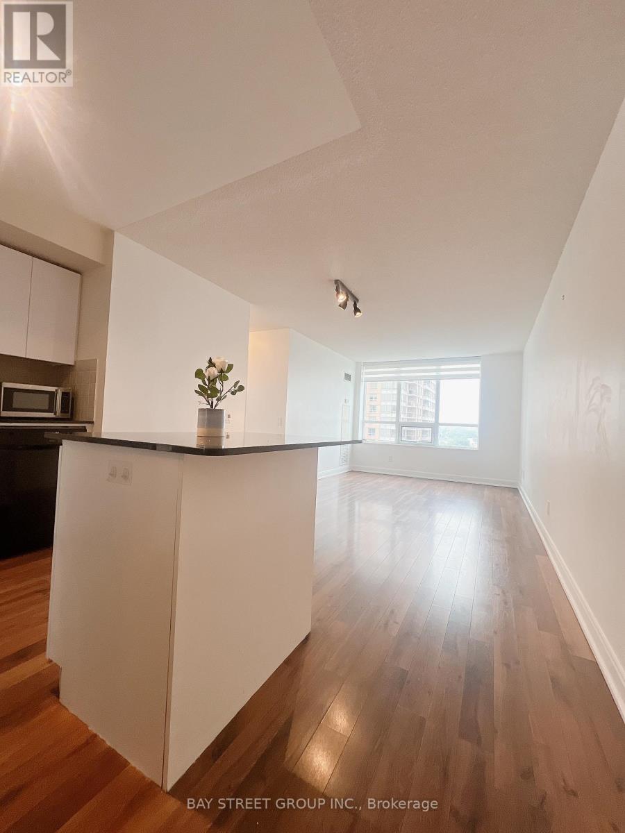 956 - 25 Viking Lane, Toronto, Ontario  M9B 0A1 - Photo 4 - W13575834