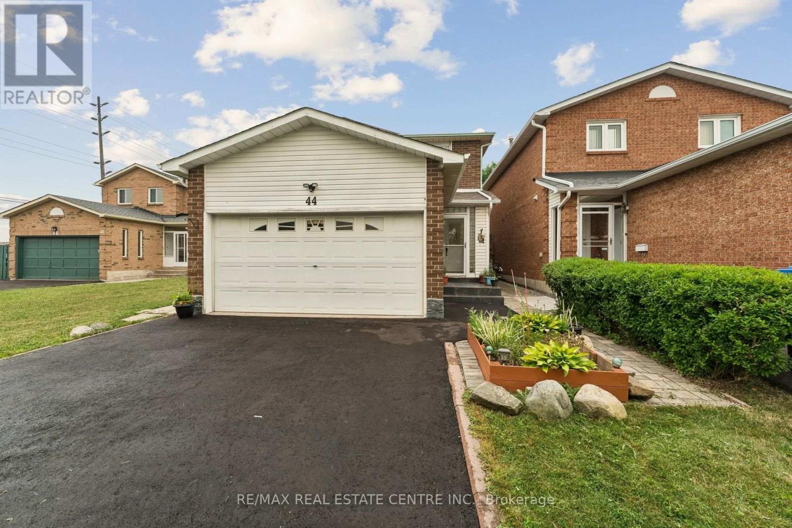 44 Adam Street, Brampton, Ontario  L6Z 2R9 - Photo 1 - W13575998