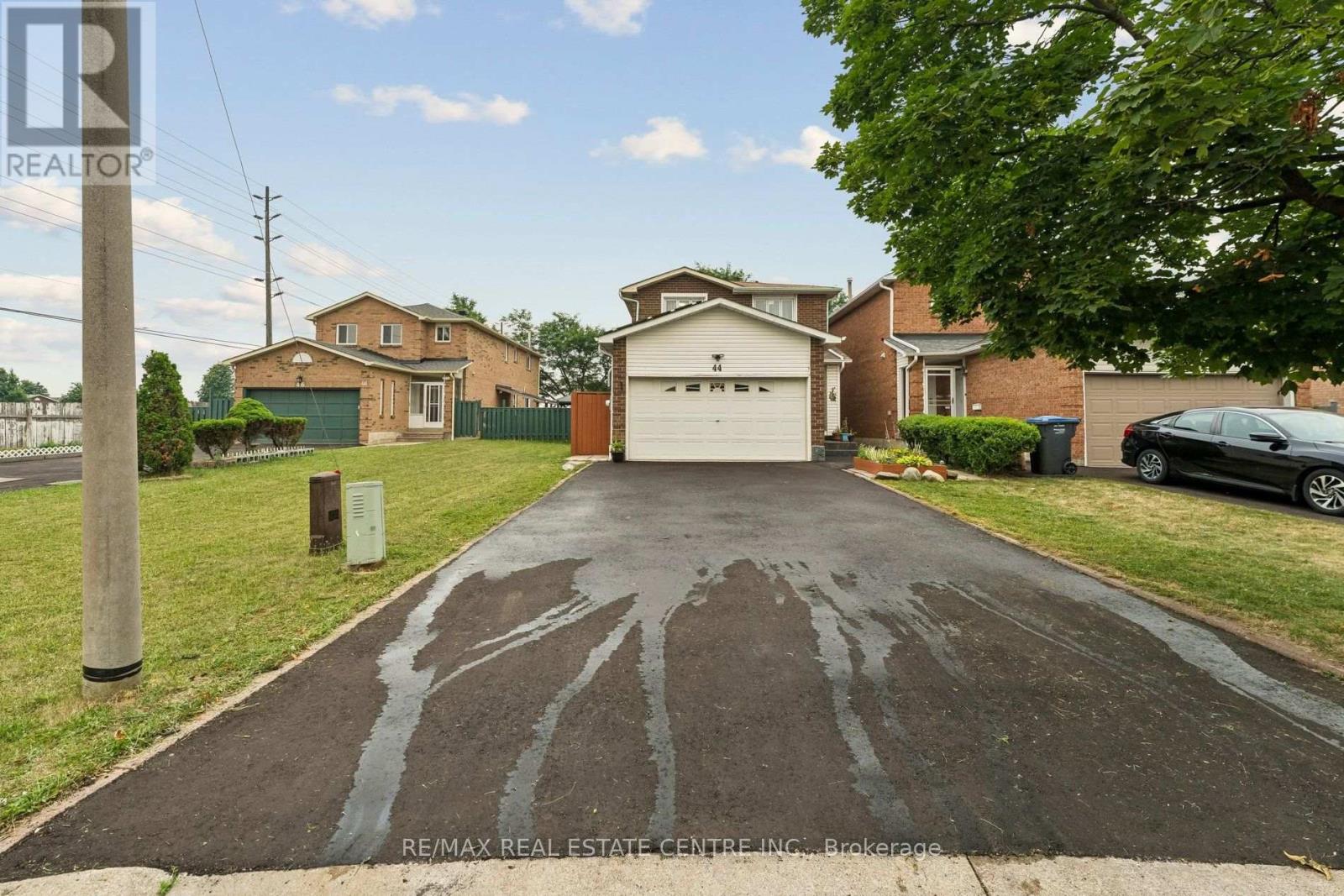 44 Adam Street, Brampton, Ontario  L6Z 2R9 - Photo 2 - W13575998