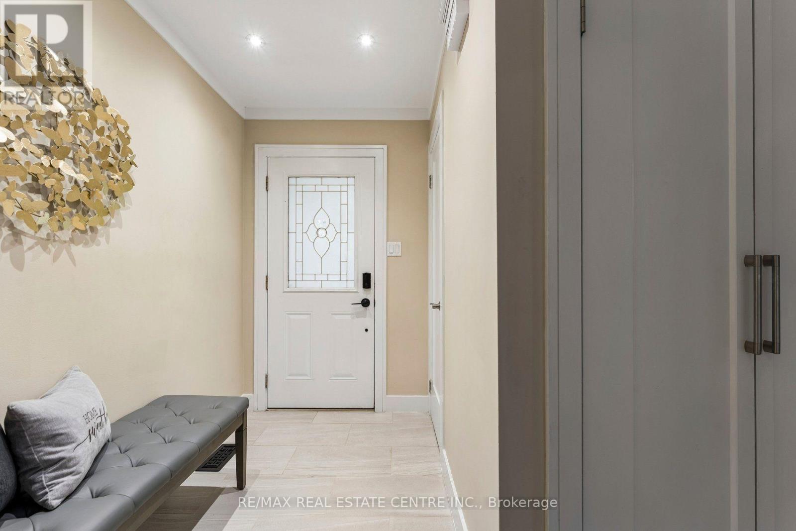 44 Adam Street, Brampton, Ontario  L6Z 2R9 - Photo 4 - W13575998