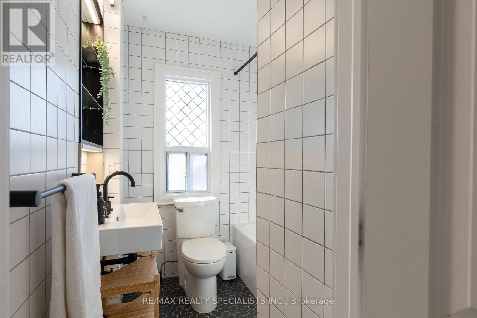 11 Dayton Avenue, Toronto, Ontario  M8Z 3L8 - Photo 10 - W13576112