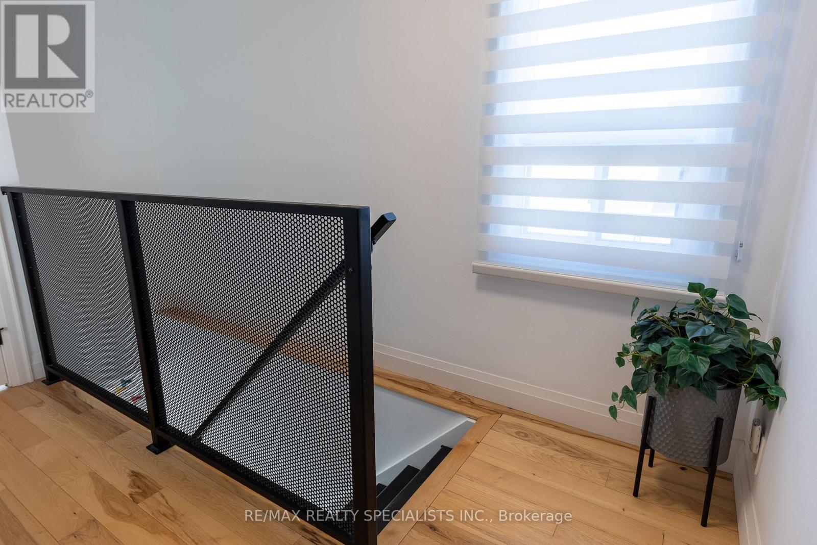 11 Dayton Avenue, Toronto, Ontario  M8Z 3L8 - Photo 17 - W13576112