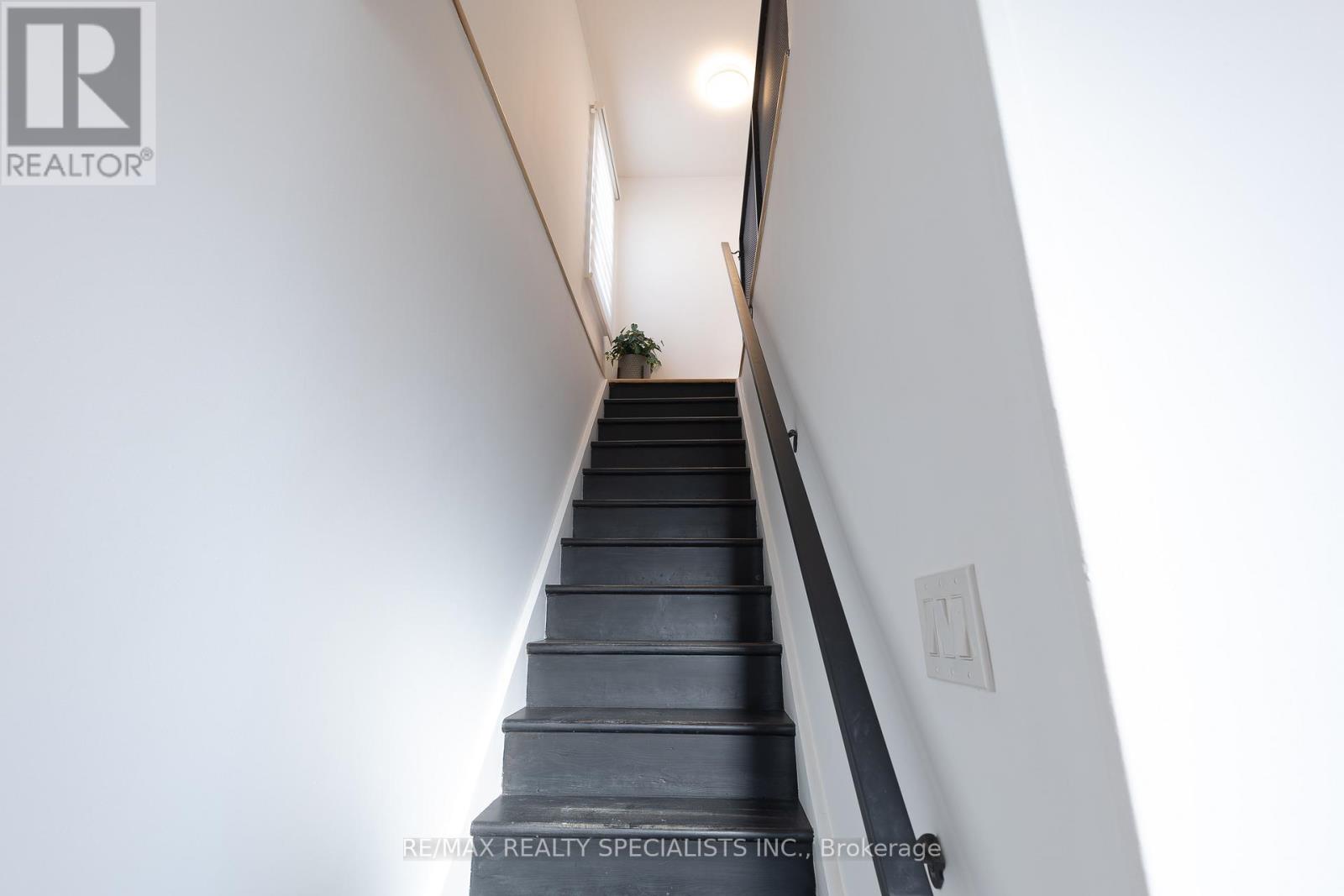 11 Dayton Avenue, Toronto, Ontario  M8Z 3L8 - Photo 2 - W13576112